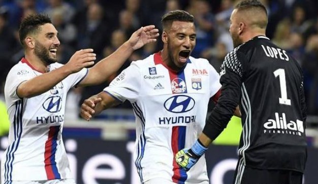  里昂主场惨败尼斯，防守漏洞暴露主帅承压  