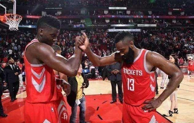  凯尔特人豪取十连胜领跑全联盟